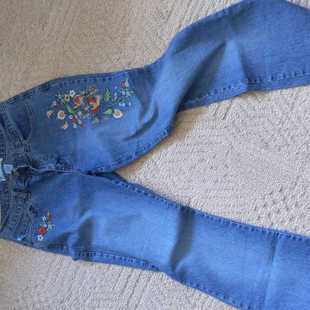 Embroidered Jeans Great For Summer 🌞 These Are The perfect Jeans!